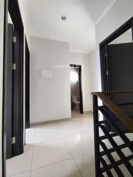 Disewakan Rumah Di Cluster Regia Summarecon Crown Gading Bekasi
