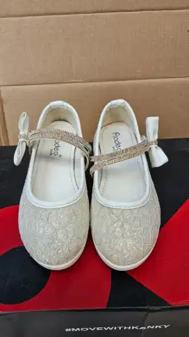 Sepatu pesta anak heals