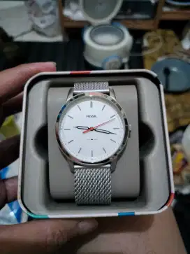 Fossil klasik normal dan mulus, lengkap dengan box.