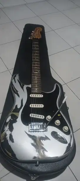 Guitar fender stratocaster neck scaloop