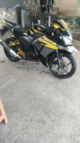 Cbr 150r 2015 mulus terawat dan surat lengkap bisa TT dg matic