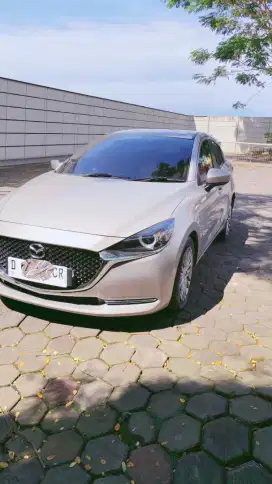 Dijual Mazda 2 Sedan A/T 2022 Silver – KM 6.000 Asli! Seperti Baru
