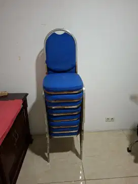8 unit kursi sejenis futura