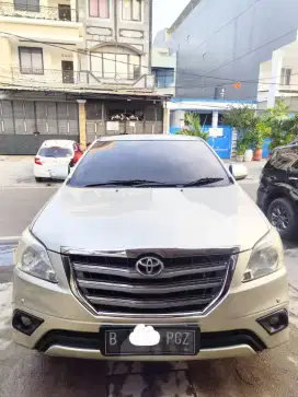 Toyota kijang innova V luxury 2012 2.0 automatic