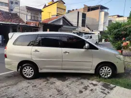 Toyota kijang innova V luxury 2012 2.0 automatic