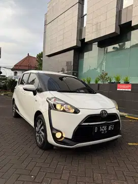 Toyota Sienta V at 2017