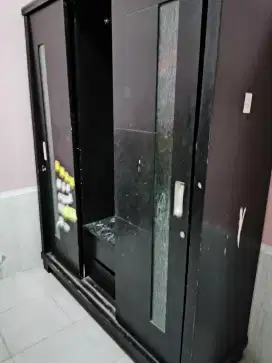 Lemari Baju 3 pintu geser