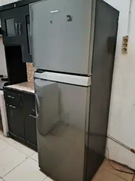 Kulkas 2 pintu Masih bagus