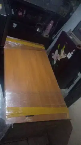 Meja bekas kantor