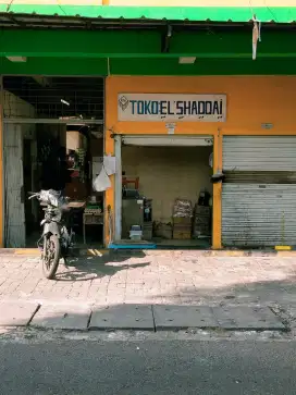 Kios strategis di pasar pos pengumben