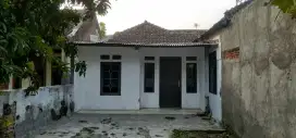 Jual rumah dengan lahan masih luas