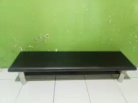 Meja batu onik masih mulus
