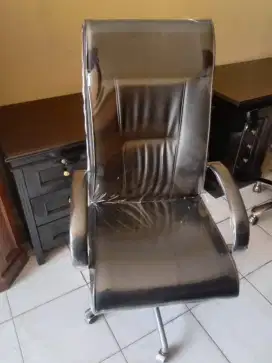 Kursi direktur original