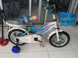 Sepeda anak kecil cewek uk 12