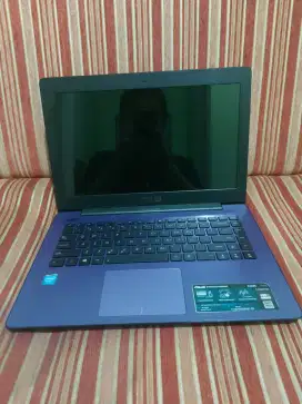 LAPTOP ASUS X453MA.. CELERON N2840 RAM 2/500 HDD...