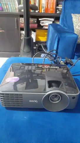 OHP/Proyektor Benq MX501 beserta layar