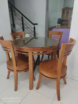 Meja makan jati 4 kursi