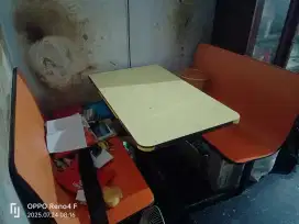 Meja belajar bekas KFC