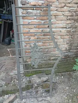 Pagar Bekas yang Kuat
