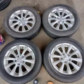 Velg OEM original Suzuki Ertiga ring 15 pcd 5x114,3 ban 195/60 R15