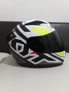 Bismillah permisi kk izin mau jual Helm kyt r10 full face
