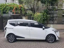 Sienta V AT  2016 Istimewa siap pakai