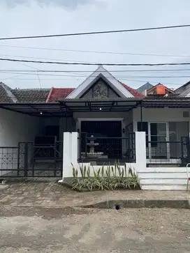 Disewakan / Dikontrakan Rumah 4 BR 3 KM Taman Yasmin Bogor