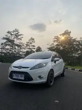Ford fiesta trand 1.4 A/T Tiptronic 2013