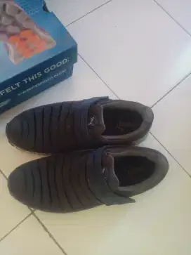 Sepatu PL laki-laki merk Puma size 41