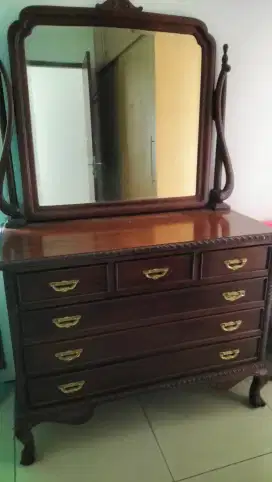 Meja rias ukir dg laci