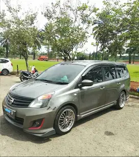 Nissan Grand livina 2010 Bensin