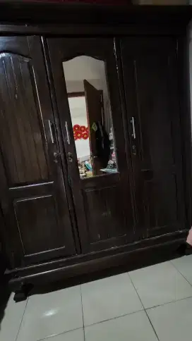 Lemari Pakaian 3 Pintu Kayu Jati Muda (JUAL CEPAT)