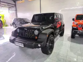 Jeep Wrangler 2012 hitam