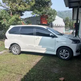 Veloz AT km rendah