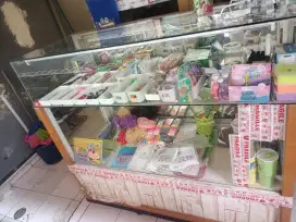 Di jual etalase bekas