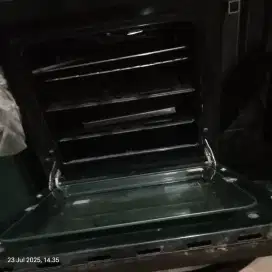 Kompor plus oven buat panggang,. Simple buat masak.