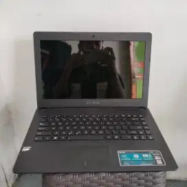 JUAL LEPTOP ASUS X452E AMDE1-2100 APU RAM4GB HDD500GB WIN10PRO