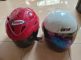 Dijual 2 helm anak bekas layak pakai ukuran XL