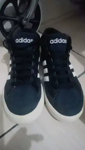 sepatu adidas seken size 40.5 insol 25.5