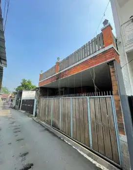 Rumah Bagus Siap Huni 1,5 Lantai Dekat Akses 2 Mobil Condet Jaktim