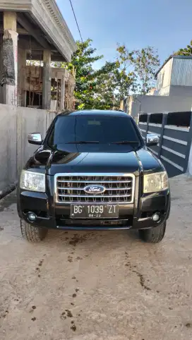 Ford everest Xlt 4x2 mt