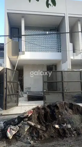 Rumah Modern Minimalis Baru di Sutorejo Tengah