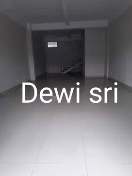 Disewakan Ruko 3 Lantai Jl.Dewi Sri