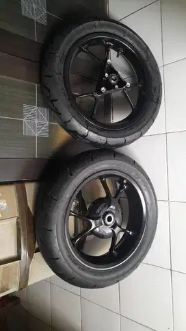 Jual Velg dan Ban Aerox New 2024 bekas