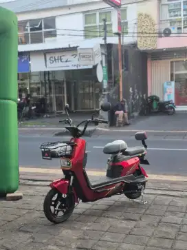 SEPEDA LISTRIK BISA BAYAR DENGAN CICILAN