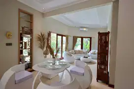 Disewa Modern Vila Casa Spiaggia, Badung, Bali