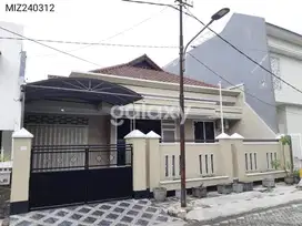JUAL RUMAH TERAWAT MOJOARUM BELAKANG DHARMAHUSADA UTARA DEKAT UNAIR