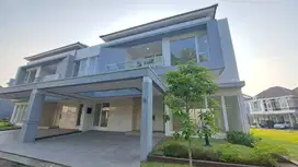 Rumah siap huni minimalis Kamar utama lebar 12 meter Gading Serpong