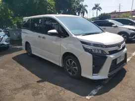 TOYOTA VOXY 2.0