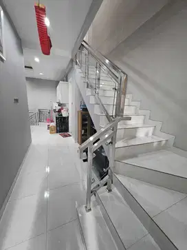 Turun Harga! Dijual Rumah Minimalis Jalan 2 Mobil di Sunter Paradise